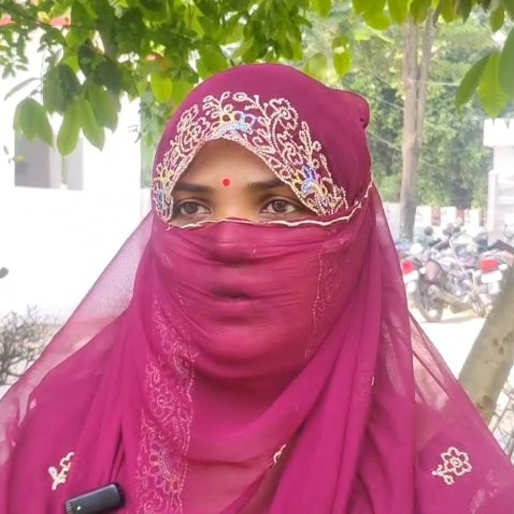 आपराधिक मामले छिपाकर नौकरी पाने का आरोप:महिला ने अमरोहा एसपी से की शिकायत, पुलिसकर्मी के खिलाफ जांच की मांग