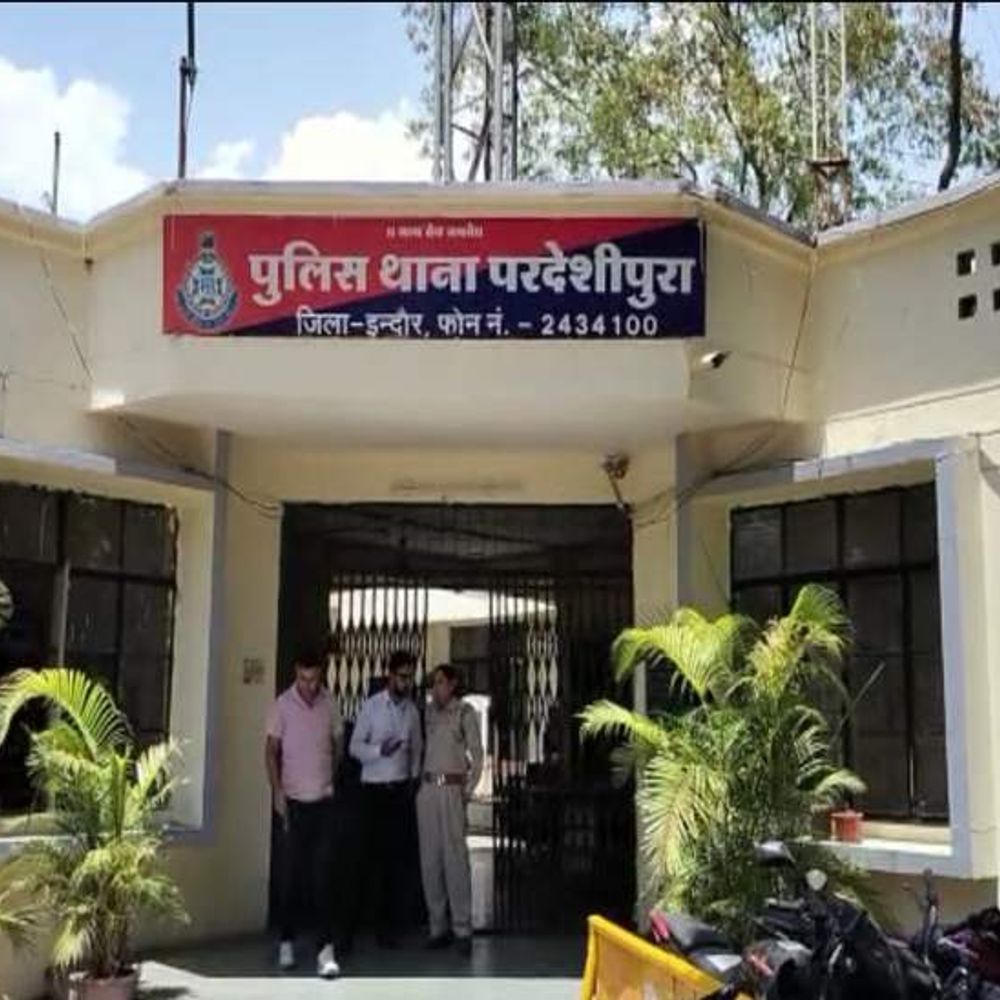 शादी की बात टूटी तो युवती से मारपीट:भड़का युवक, बीच सड़क तलवार से हमला, एफआईआर कराने निकली तो फिर घेरा