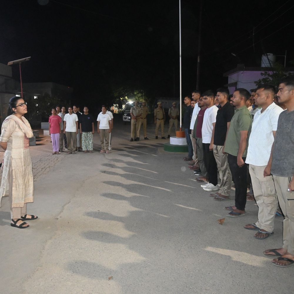 पुलिस अधीक्षक ने नवागत आरक्षियों से की मुलाकात:फरियादियों की समस्या धैर्य से सुनना प्राथमिक जिम्मेदारी