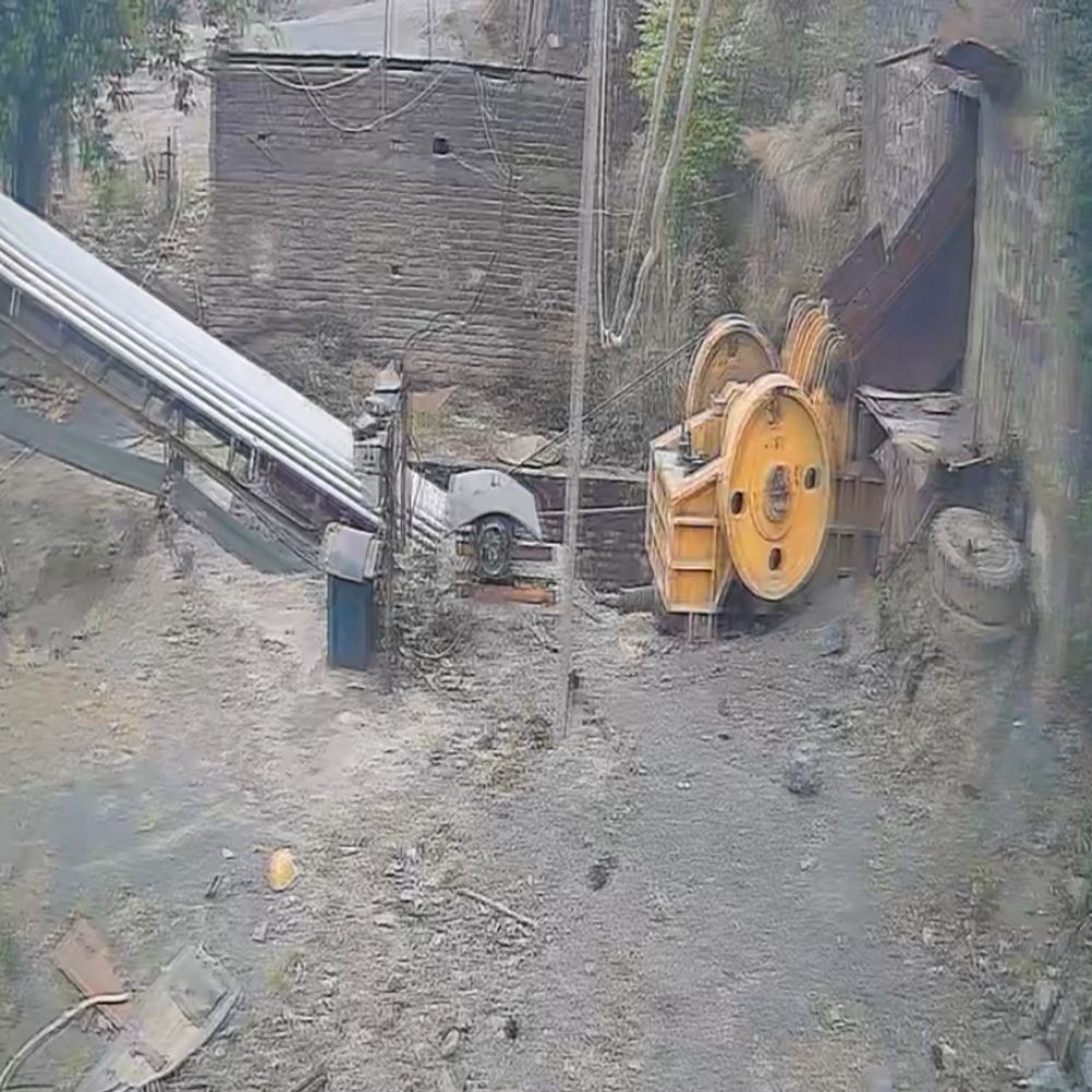 पाकुर में बंद क्रशर प्लांट से तांबे का तार चोरी:  पूरी वारदात प्लांट में लगे CCTV में कैद, मालिक ने थाने में शिकायत दर्ज कराई – Pakur News