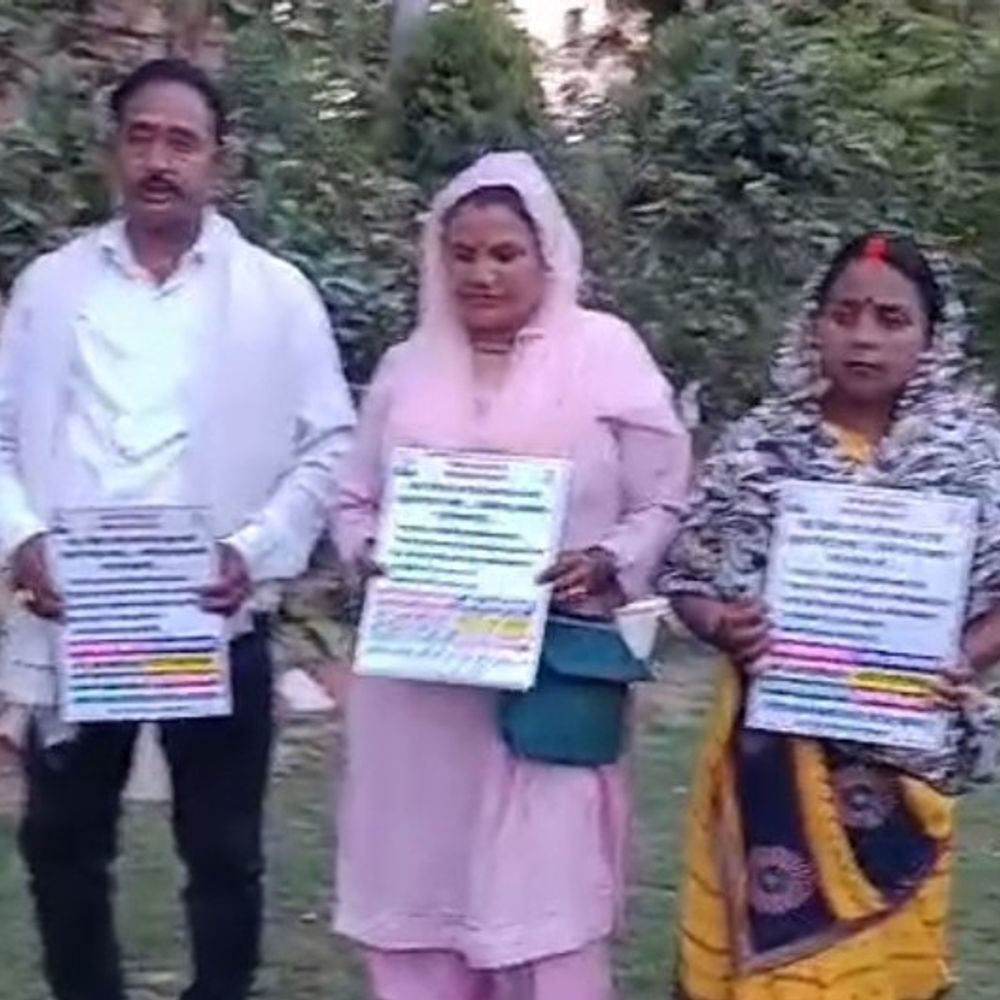 प्रयागराज नगर निगम में 8 हजार नई भर्ती की मांग:कर्मचारियों का धरना दूसरे दिन भी जारी, वेतन-बोनस का मुद्दा