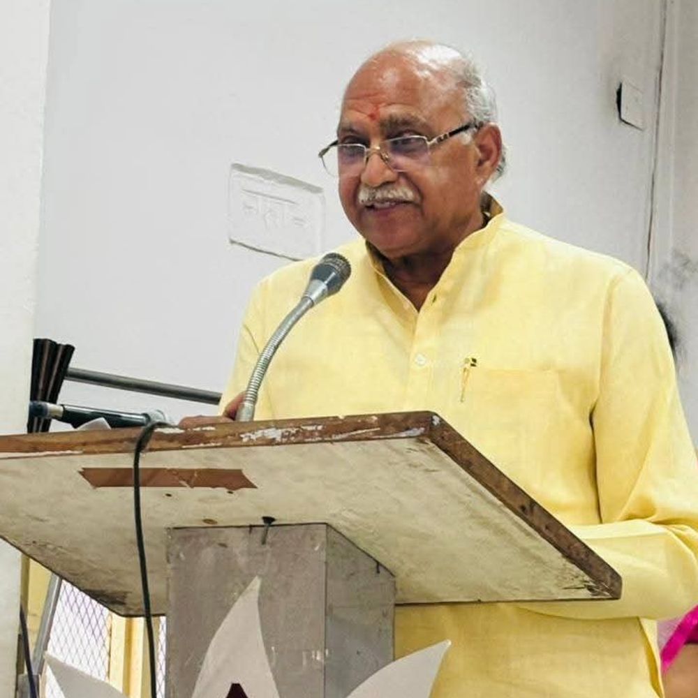 आरजी इंटर कॉलेज में छात्राओं का सम्मान:कैंट विधायक अमित अग्रवाल ने किया पुरस्कार वितरण