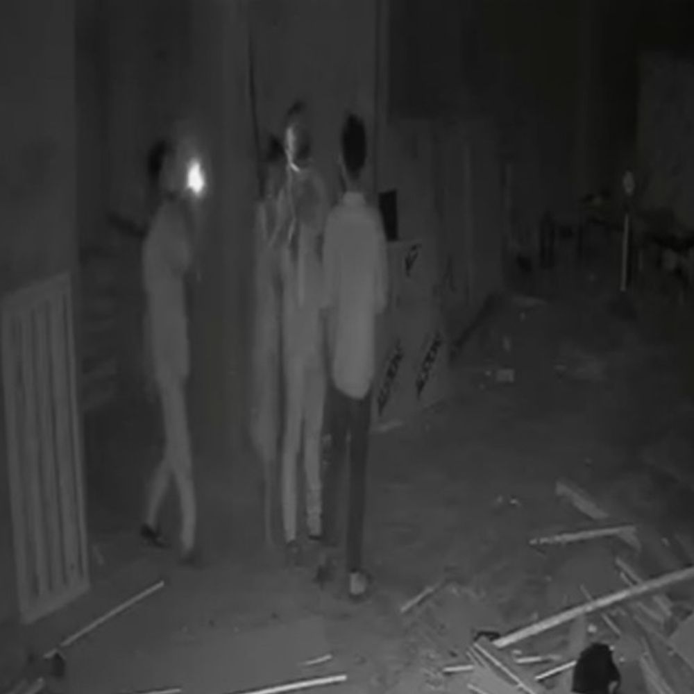 सुल्तानपुर में निर्माणाधीन मकान से 7 लाख का सामान चोरी:सीसीटीवी फुटेज में कैद हुए पांच अज्ञात चोर, सख्त कार्रवाई की मांग