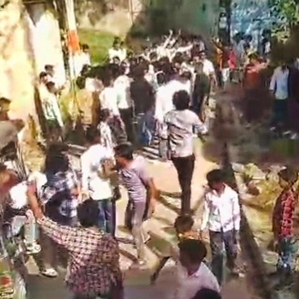 बारात पर हमला, बारातियों को दौड़ा-दौड़ा कर पीटा:मुजफ्फरनगर में डीजे पर नाचते समय विवाद, कई घायल, वीडियो