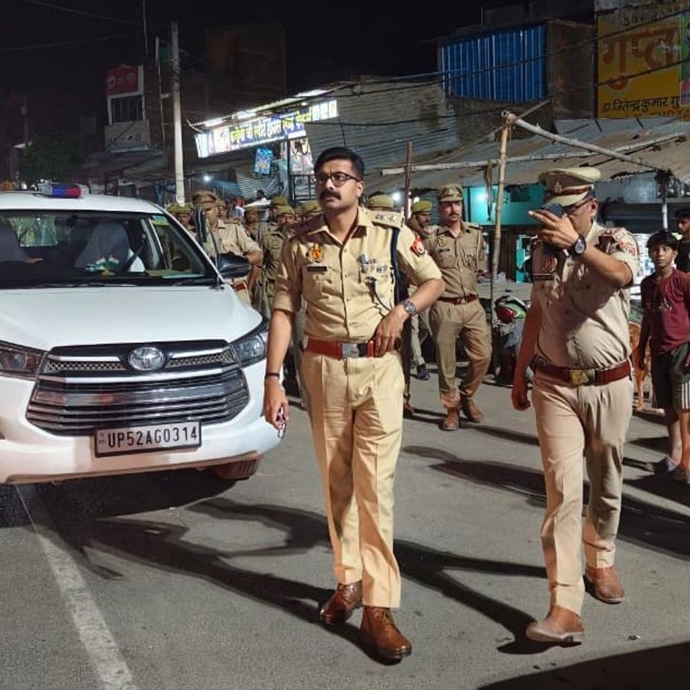 एसपी ने बिहार बार्डर पकहां घाट चौकी का किया निरीक्षण:तस्करी रोकने के लिए पुलिसकर्मियों को सख्त हिदायत, लापरवाही पर कार्रवाई की चेतावनी