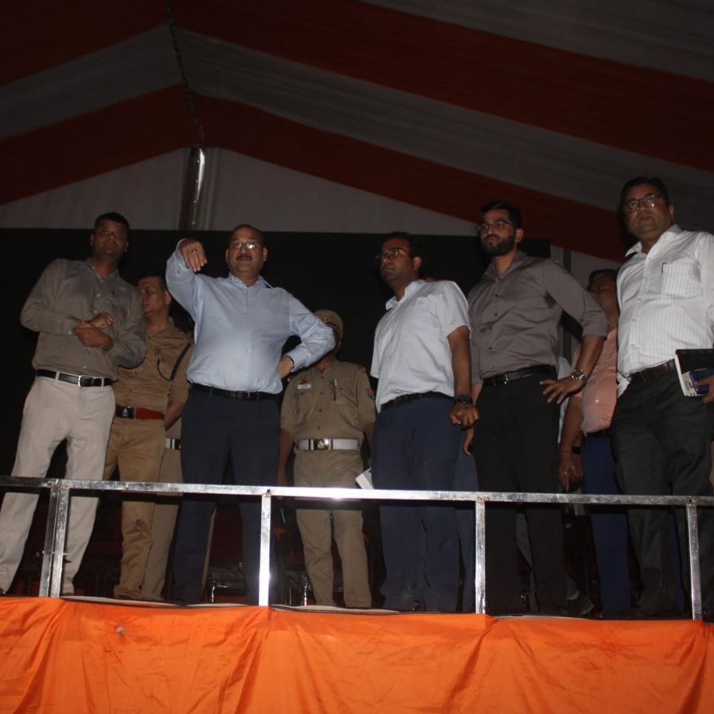 प्रधानमंत्री कल गंगा एक्सप्रेसवे का करेंगे उद्घाटन:बिजौली इंटरचेंज पर भव्य कार्यक्रम में होगा लाइव, डीएम ने तैयारियों का लिया जायजा