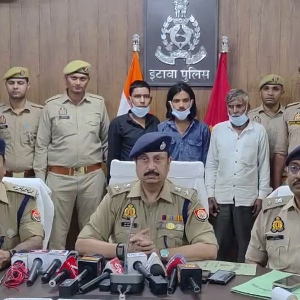 इटावा में अवैध शस्त्र फैक्ट्री का भंडाफोड़:मुठभेड़ के बाद 4 गिरफ्तार, भारी मात्रा में हथियार बरामद