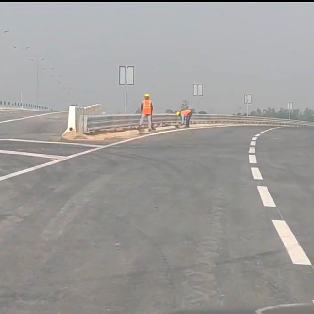 गंगा एक्सप्रेसवे उद्घाटन: रायबरेली में 77.3 किमी पर प्रशासन अलर्ट।:एंट्री-एग्जिट प्वाइंट पर पर्याप्त सुरक्षा बल तैनात, पीएम करेंगे शुभारंभ।