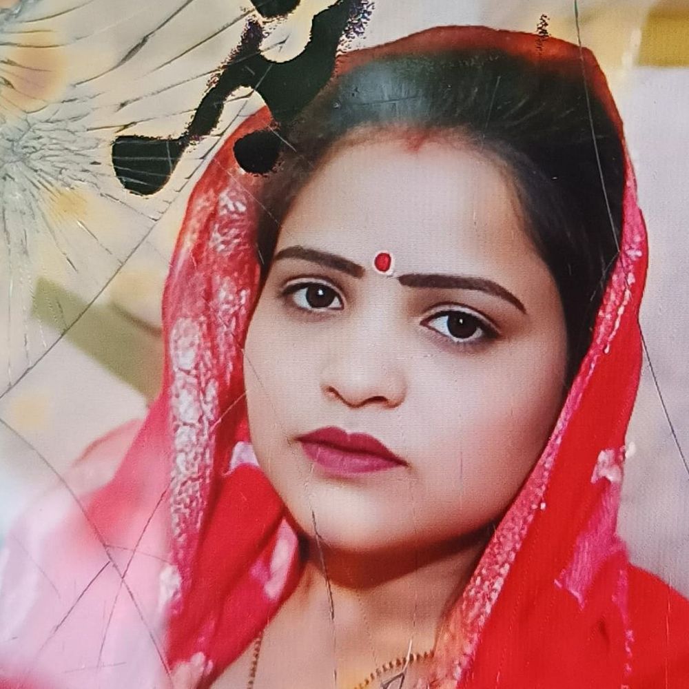 ट्रैक्टर-ट्रॉली की टक्कर से बाइक सवार महिला की मौत:सहारनपुर में हाईवे पर ट्रॉली उछलकर सिर से टकराई; पति के साथ फैक्ट्री जा रही थी