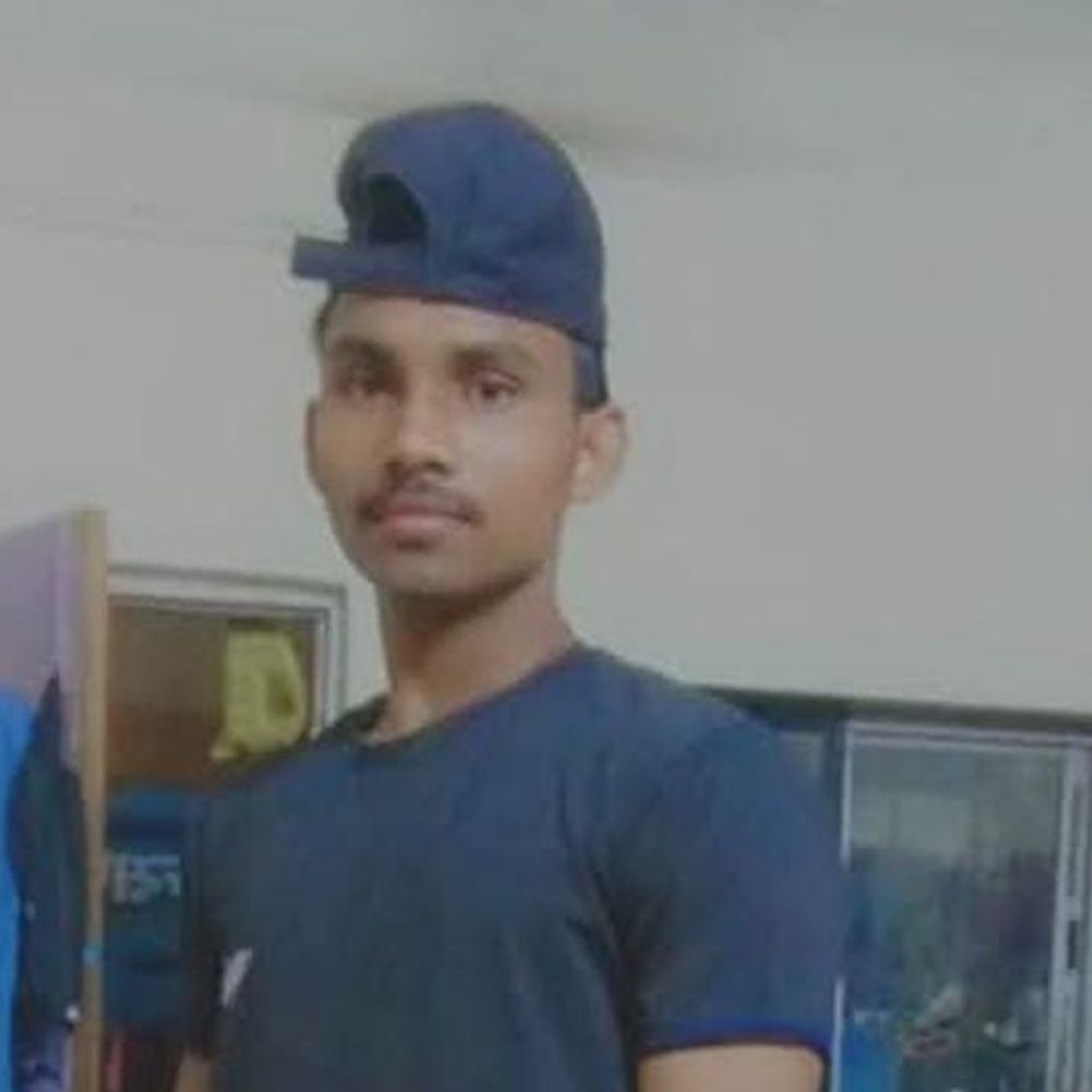 गोंडा में युवक ने फांसी लगाकर दी जान:कमरे में साड़ी के फंदे से लटका मिला शव, कुछ दिन पहले ही घर लौटा था