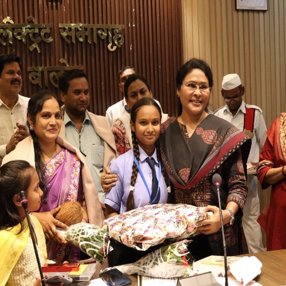 इसरो के यंग साइंटिस्ट-प्रोग्राम में चयनित हिमांशी का सम्मान:  बालोद कलेक्टर ने मिठाई खिलाकर शुभकामनाएं दी, प्रशस्ति पत्र भी दिया – Balod News