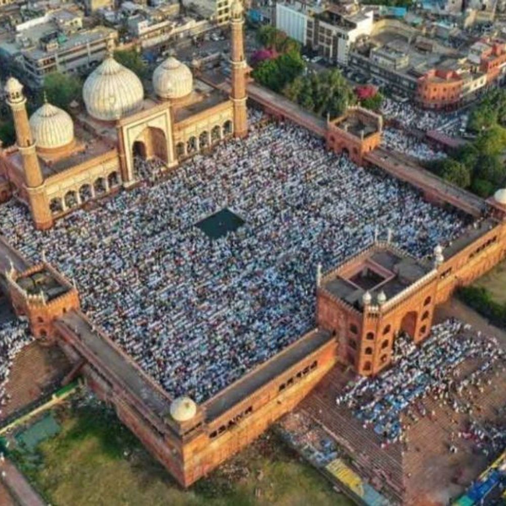 मस्जिद में महिलाओं के प्रवेश को लेकर SC में सुनवाई:मुस्लिम बोर्ड ने कहा था- वे घर पर ही इबादत करें, महिलाओं के खतना पर भी होगी बहस