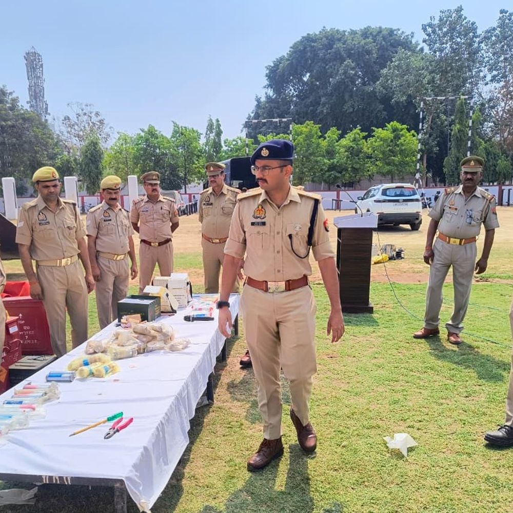 गोरखपुर पुलिस ने दंगा नियंत्रण के लिए किया मॉक ड्रिल:भीड़ नियंत्रण से फायरिंग तक हुई प्रैक्टिस, SSP ने देखी पूरी व्यवस्था