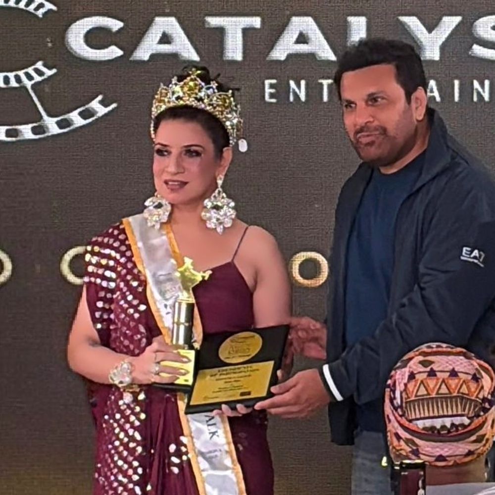 प्रयागराज की मोनिका को ग्लैम दिवा क्राउन का खिताब:मिसेज़ यूपी का ताज भी पा चुकीं, इंडियन प्राइड वॉक सीजन 4 में जलवा बिखेरा