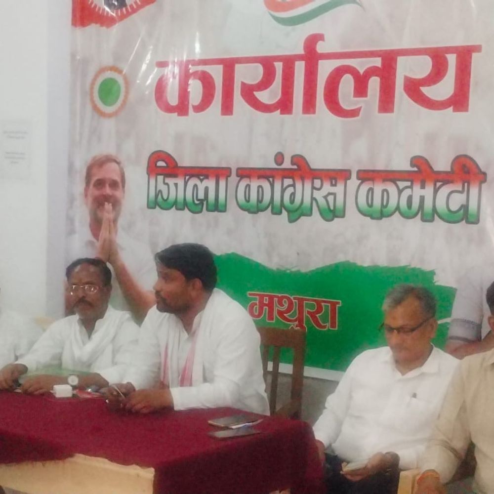 मथुरा में कांग्रेस जिलाध्यक्ष मुकेश धनगर हिरासत में:मजदूरों के समर्थन में पहुंचे, विरोध के बाद रिहा; प्रेस वार्ता कर लगाए गंभीर आरोप