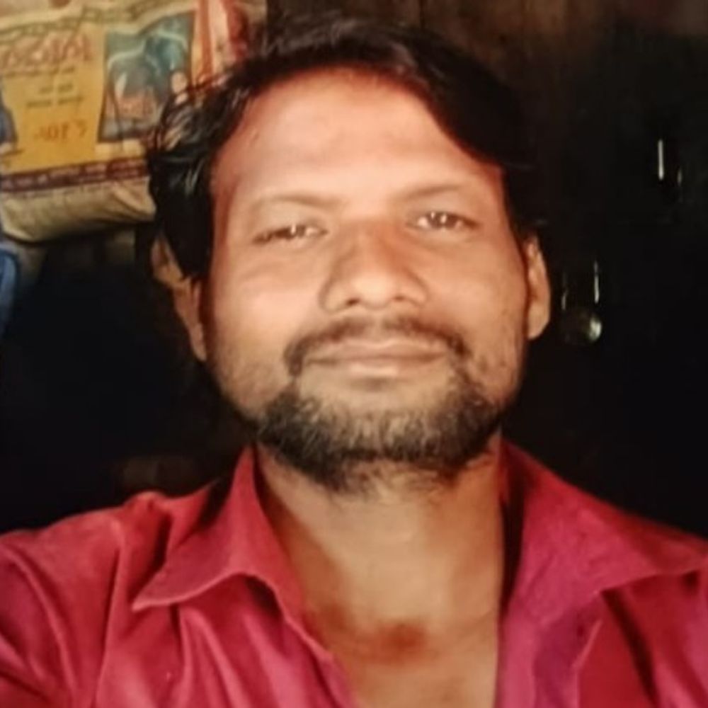 शाहजहांपुर में खेत में मिला युवक का शव:पत्नी ने लगाया हत्या का आरोप, 2 दिन पहले गेहूं बेचने गया था मार्केट