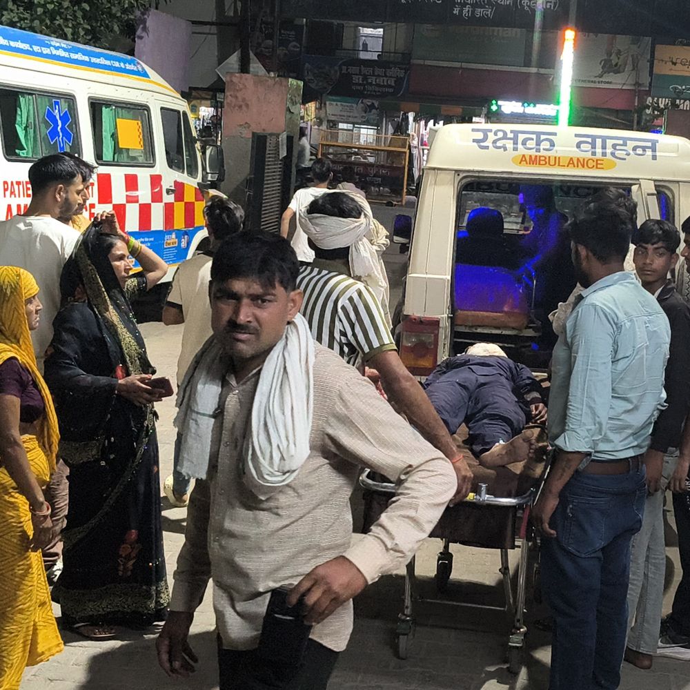 गेहूं निकालते समय युवती का सिर मशीन में फंसा:सिर के बाल जड़ से उखड़े, गंभीर हालत में हायर सेंटर रेफर