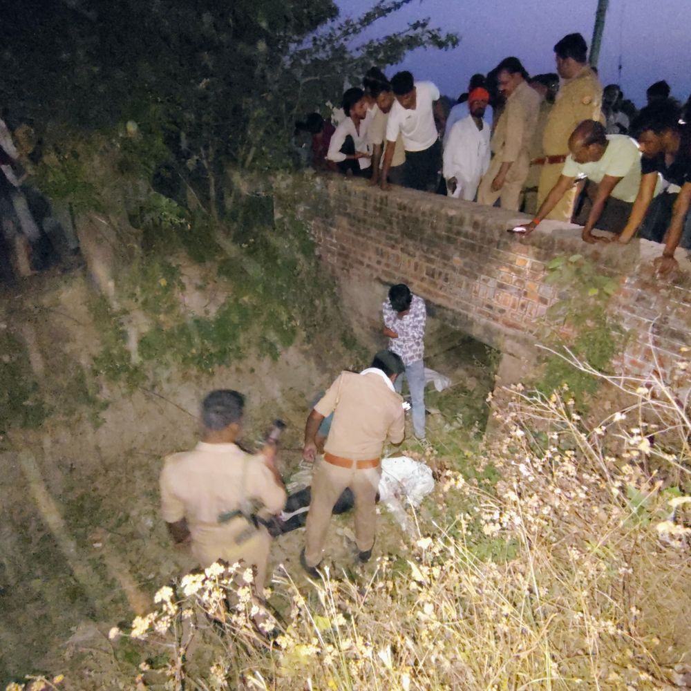 मड़ियाहूं में नहर में मिला युवक का शव:बहन के घर आया था प्रयागराज निवासी मृतक, पोस्टमॉर्टम को भेजा शव