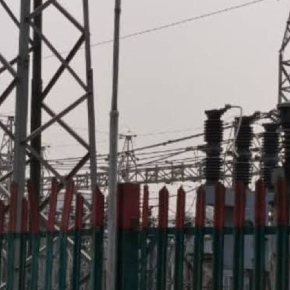 जौनपुर में बिजली की मांग 502 मेगावाट पहुंची:लोकल फाल्ट और ओवरलोड से ग्रामीण क्षेत्रों में आपूर्ति बाधित