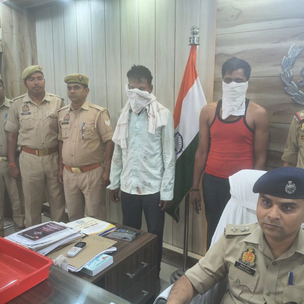 पुलिस को कुचलने की कोशिश नाकाम:पुलिस ने 4 गोवंश के साथ 2 तस्करों को पकड़ा, बिहार और नेपाल में करते थे तस्करी