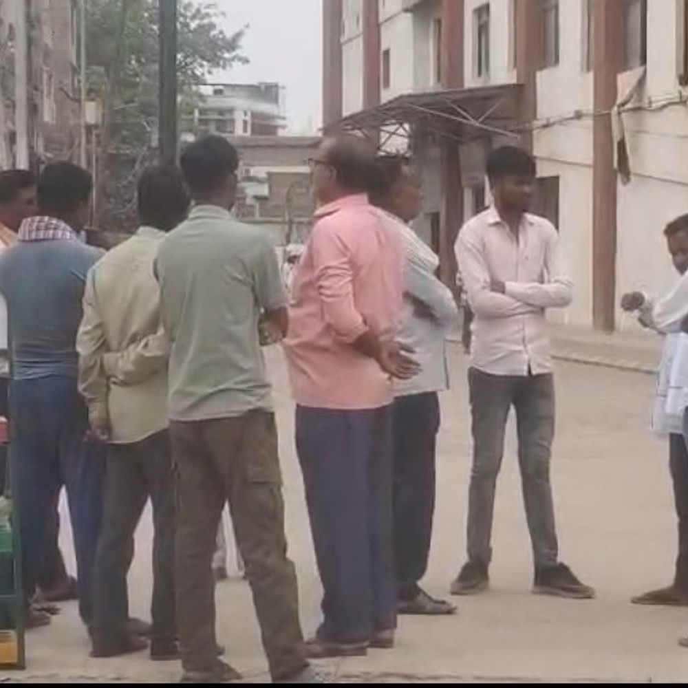 बेतिया में 7 साल के बच्चे को ट्रैक्टर ने कुचला:4 भाई-बहनों में तीसरे नंबर पर था, परिजन बोले- गिरफ्तारी तक शव नहीं उठाएंगे