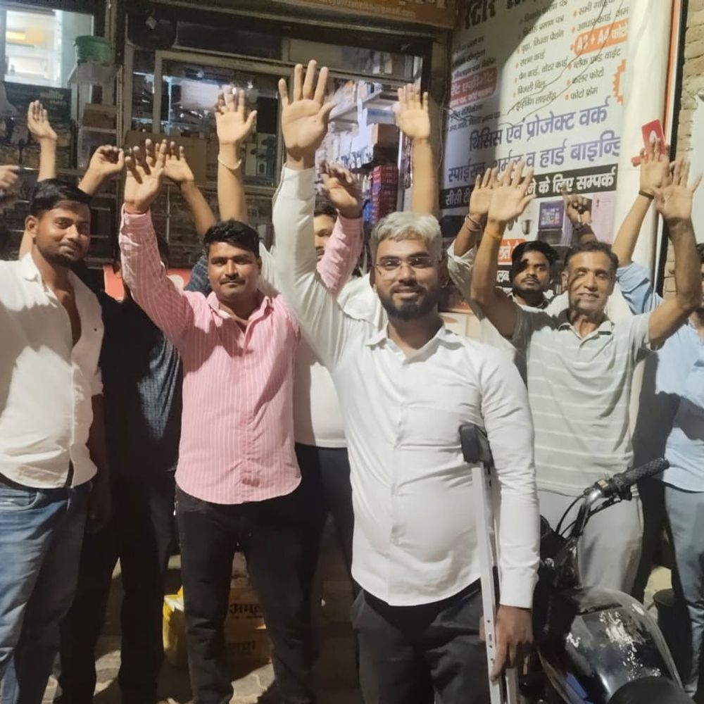 लखनऊ में बिजली संकट पर उपभोक्ताओं का हंगामा:पावर हाउस पर कर्मचारी से मारपीट, मोबाइल फोन तोड़ा