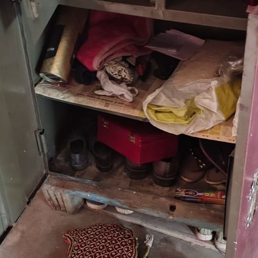 घाटमपुर के तेजपुर में घर से लाखों की चोरी:चोरों ने ढाई लाख नगदी, लाखों के जेवरात उड़ाए; पुलिस जांच में जुटी