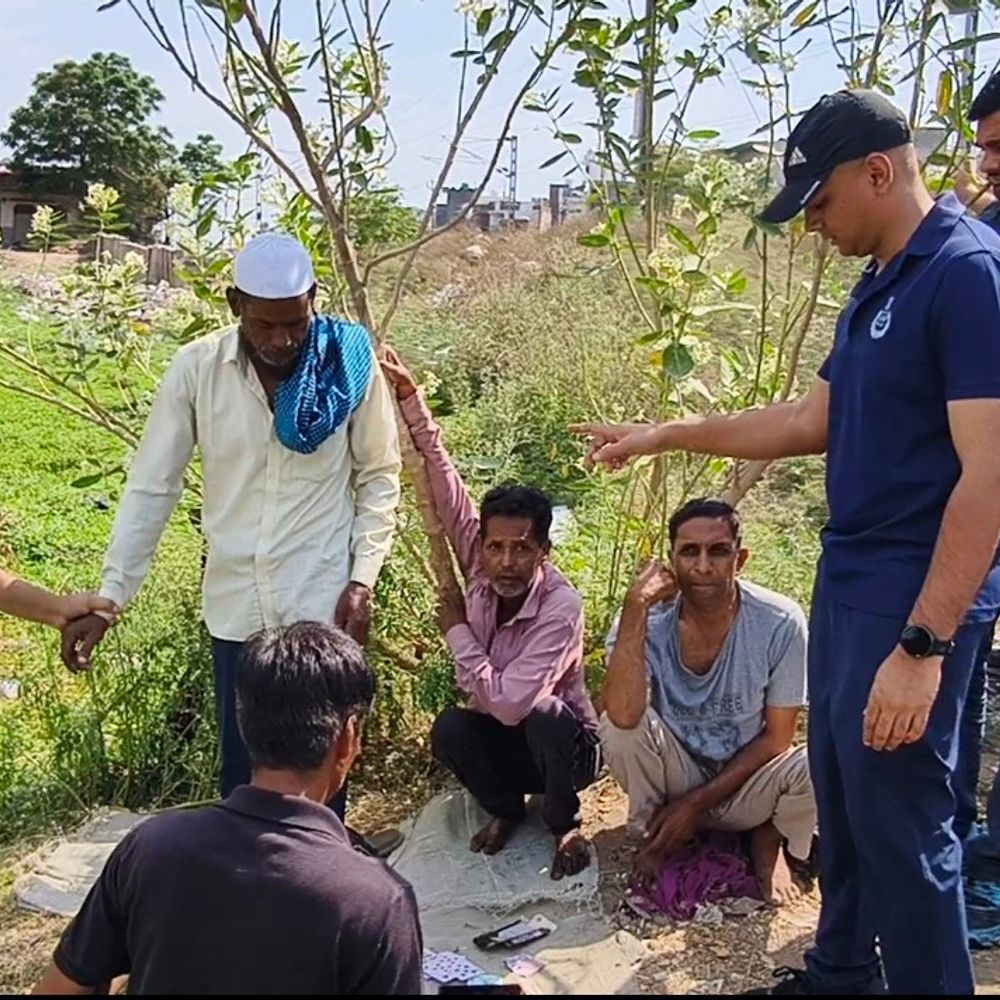 मुजफ्फरनगर SP सिटी का सीक्रेट मिशन का VIDEO:मंडी में जुआ-सट्टा खेलते 7 लोगों को किए अरेस्ट