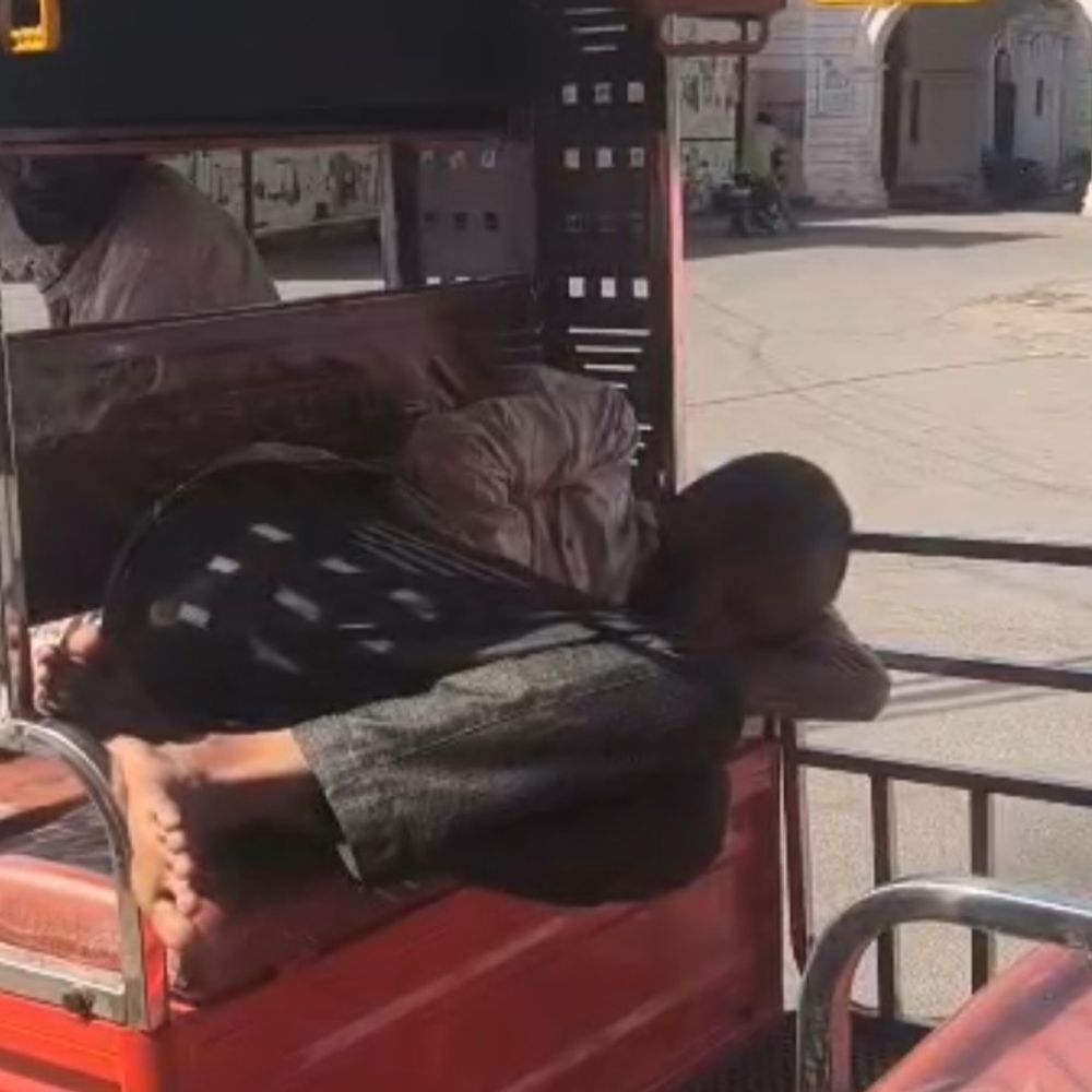 युवक ने तेजाब पिया, हालत गंभीर:मेरठ के ब्रह्मपुरी में घटना, हायर सेंटर रेफर