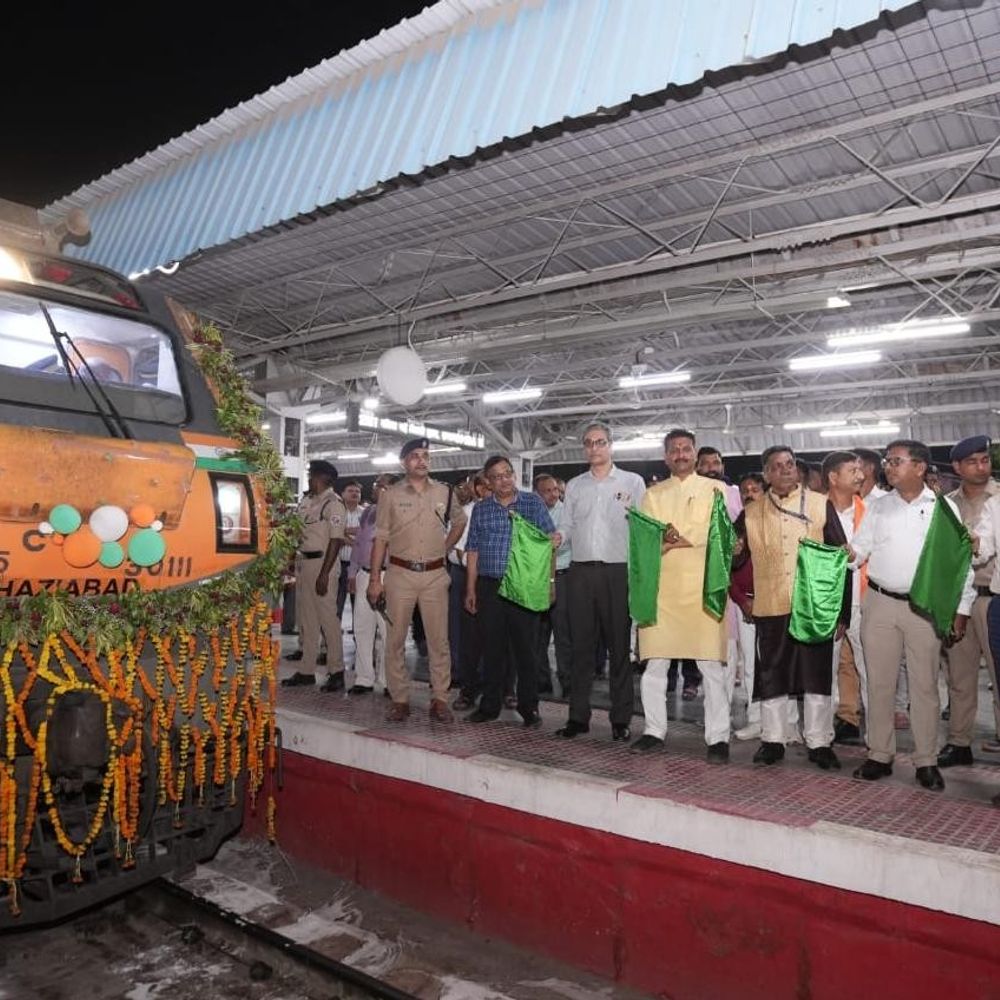 दो नई अमृत भारत एक्सप्रेस ट्रेनों का संचालन शुरू:बनारस-हडपसर और एलटीटी-अयोध्या के बीच चलेंगी, कई स्टेशन जुड़ेंगे