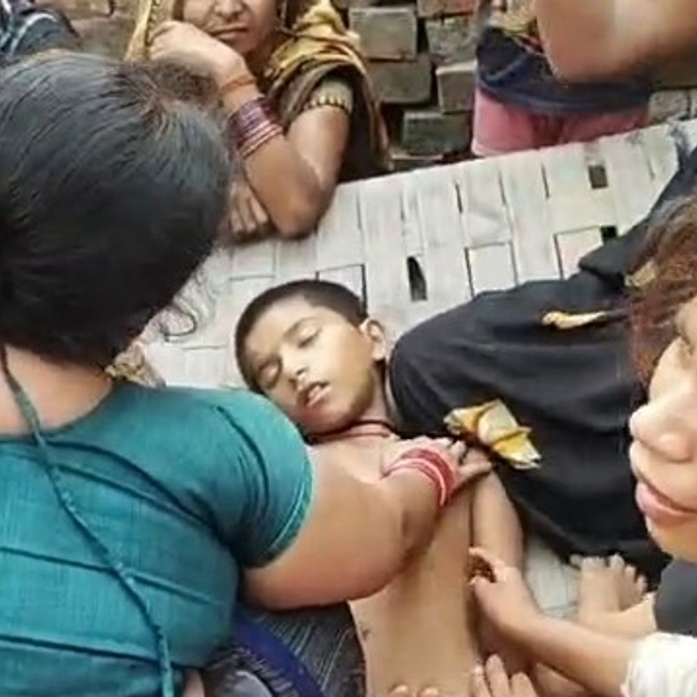 सीतापुर में नदी में नहाने गए दो किशोर डूबे, मौत:दोस्तों संग नहाते समय हुआ हादसा, परिजन बिना पोस्टमार्टम कराए घर ले गए शव