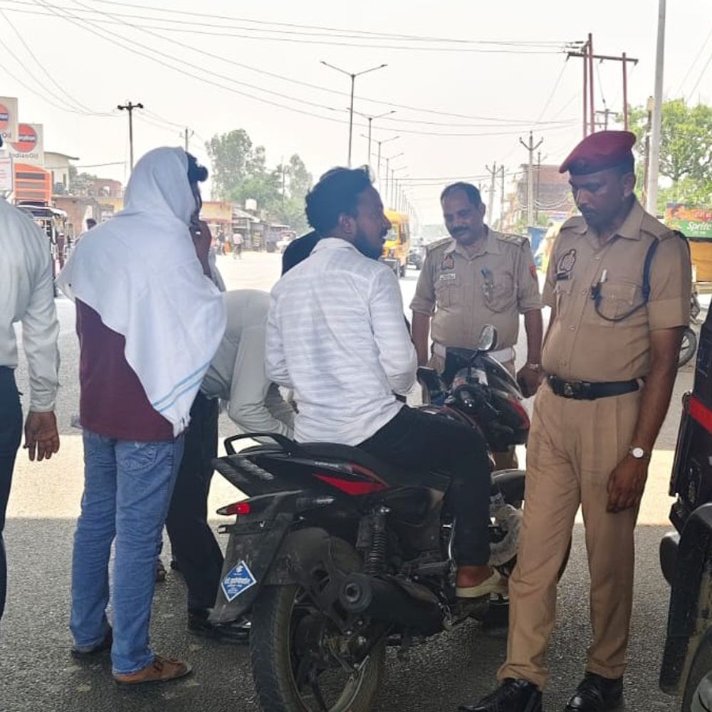 यातायात नियम तोड़ने पर 315 वाहनों का चालान:मऊ में ट्रैफिक पुलिस और पुलिस की संयुक्त टीम ने की कार्रवाई