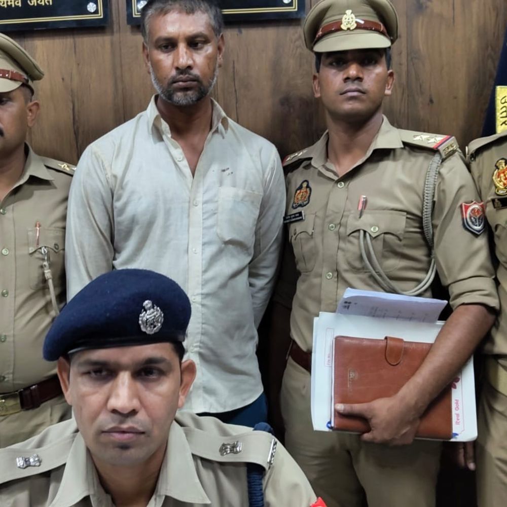 संभल में महिला से टप्पेबाजी करने वाला आरोपी गिरफ्तार:मेरठ के दो आरोपी फरार, स्वर्ग दिखाने के बहाने लूटे थे जेवरात