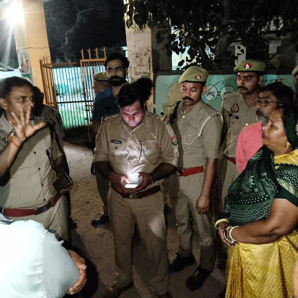 कानपुर में कार ने बाइक सवार को कुचला, मौत:शादी का कॉर्ड बांटकर घर वापस आ रहा था, ग्रामीणों ने रोड जाम किया