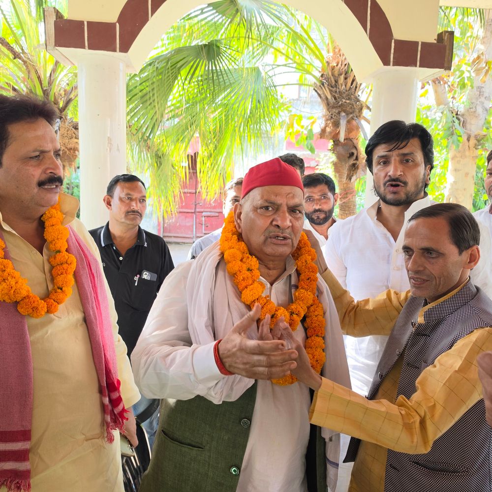 सपा सांसद नरेश उत्तम पटेल विधायक के घर पहुंचे:नारी शक्ति बंधन अधिनियम पर बोले- गैर बराबरी को बढ़ावा दिया, 2027 तक टालकर भ्रम फैलाया