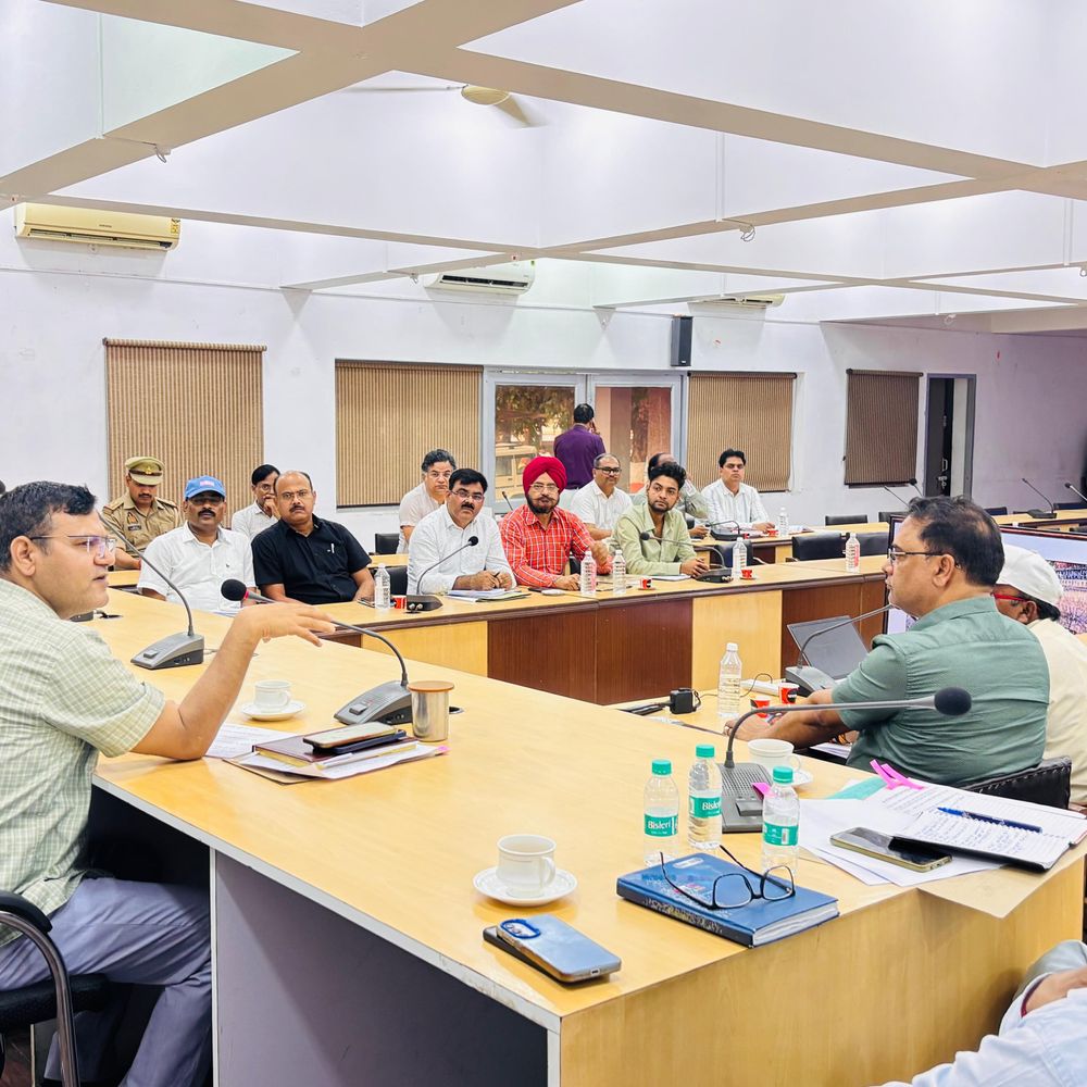 कन्नौज में हीट वेव को लेकर एडीएम ने की बैठक:प्याऊ, छाया और फायर स्टेशनों को अलर्ट रहने के निर्देश