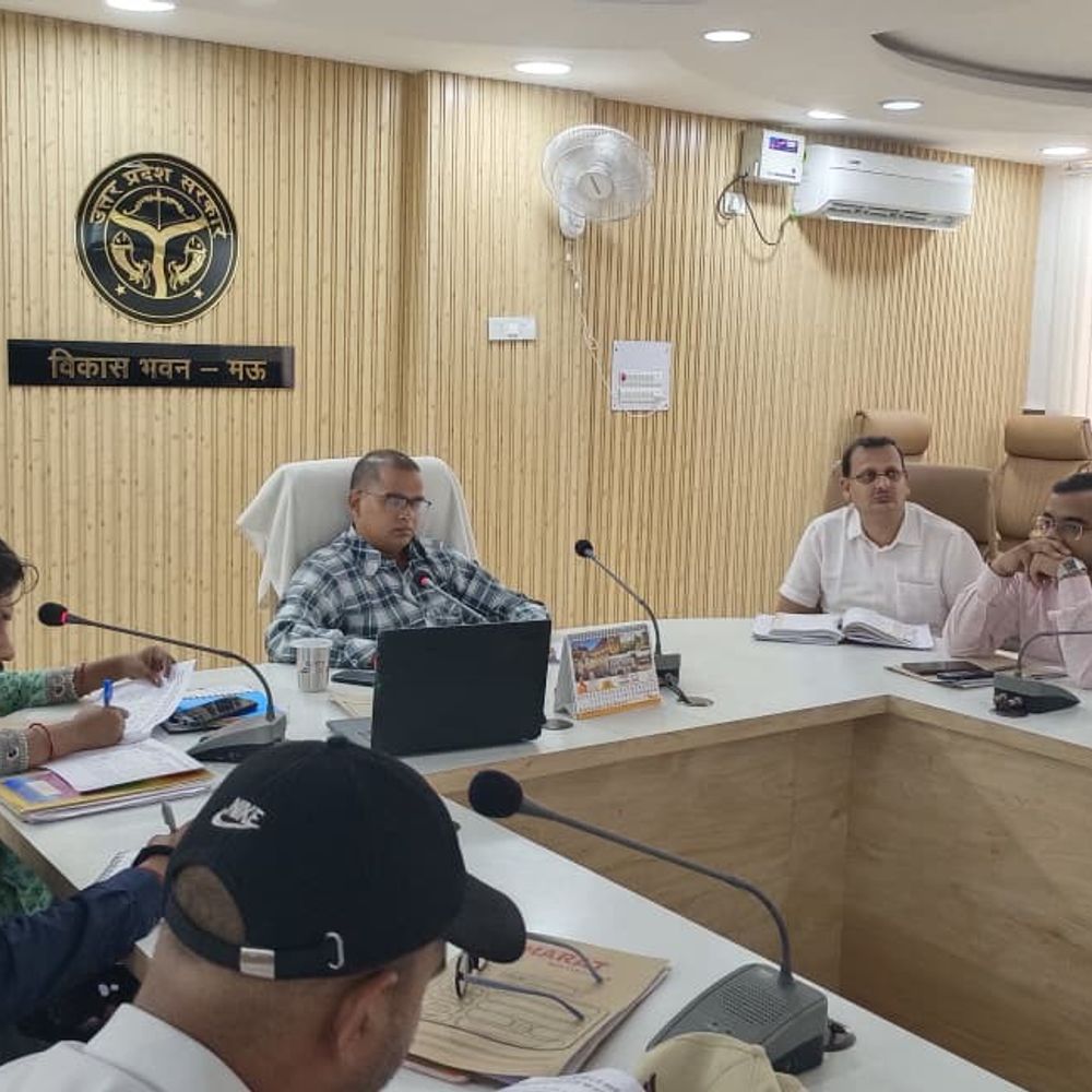 मऊ को 4122 व्यक्तिगत शौचालयों का लक्ष्य मिला:विकासखंड वार आवंटन, CDO ने लापरवाही पर दी सख्त चेतावनी