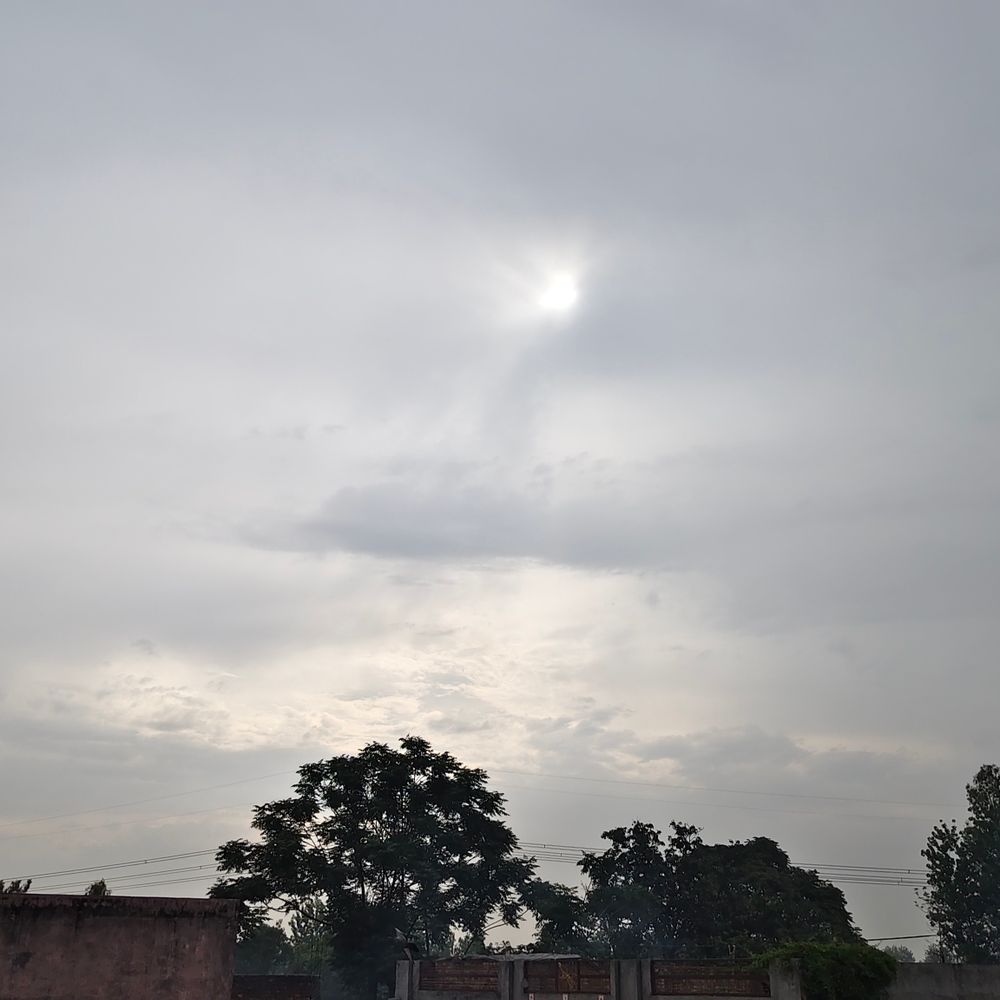 मुजफ्फरनगर में मौसम बदला, बूंदाबांदी से मिली राहत:तापमान में गिरावट, लेकिन AQI 212 दर्ज, चिंता बढ़ी