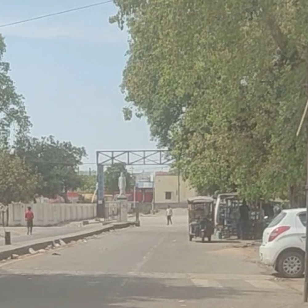 हापुड़ में बूंदाबांदी से तापमान 7 डिग्री गिरावट:ठंडी हवाओं से लोगों को मिली गर्मी से राहत