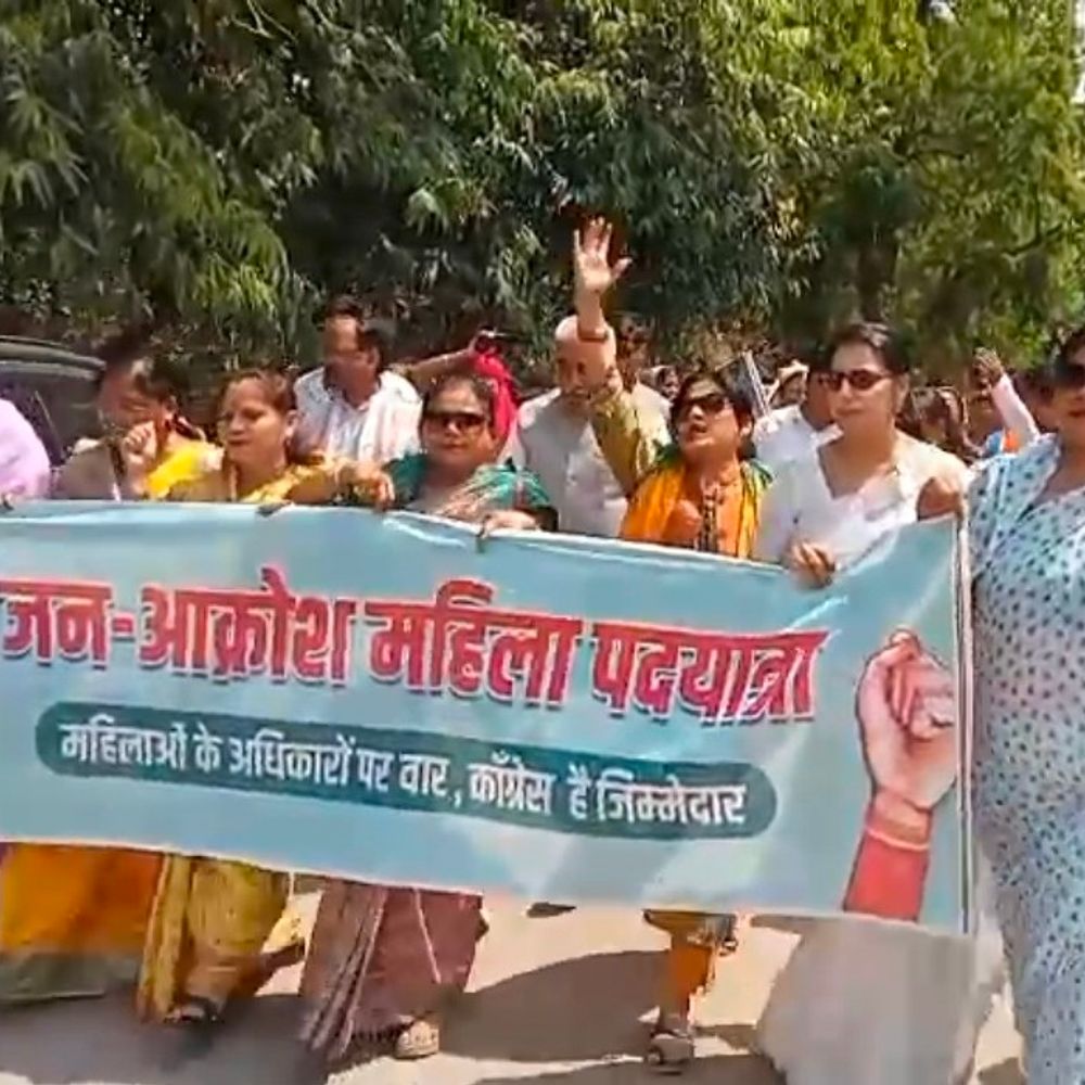 रायबरेली में प्रभारी मंत्री ने मुस्लिम कार्यकर्ता को झिड़का:मीडिया के सामने कहा, "ऐ मौलाना, बाहर जाओ"