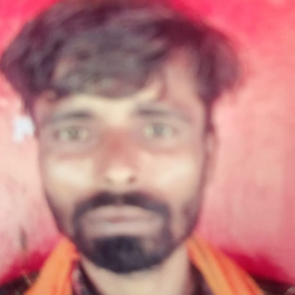 श्रावस्ती में मजदूर का शव पेड़ से लटका मिला:पुलिस जांच में जुटी, मृतक नशे का आदी था, परिवार में सात बच्चे