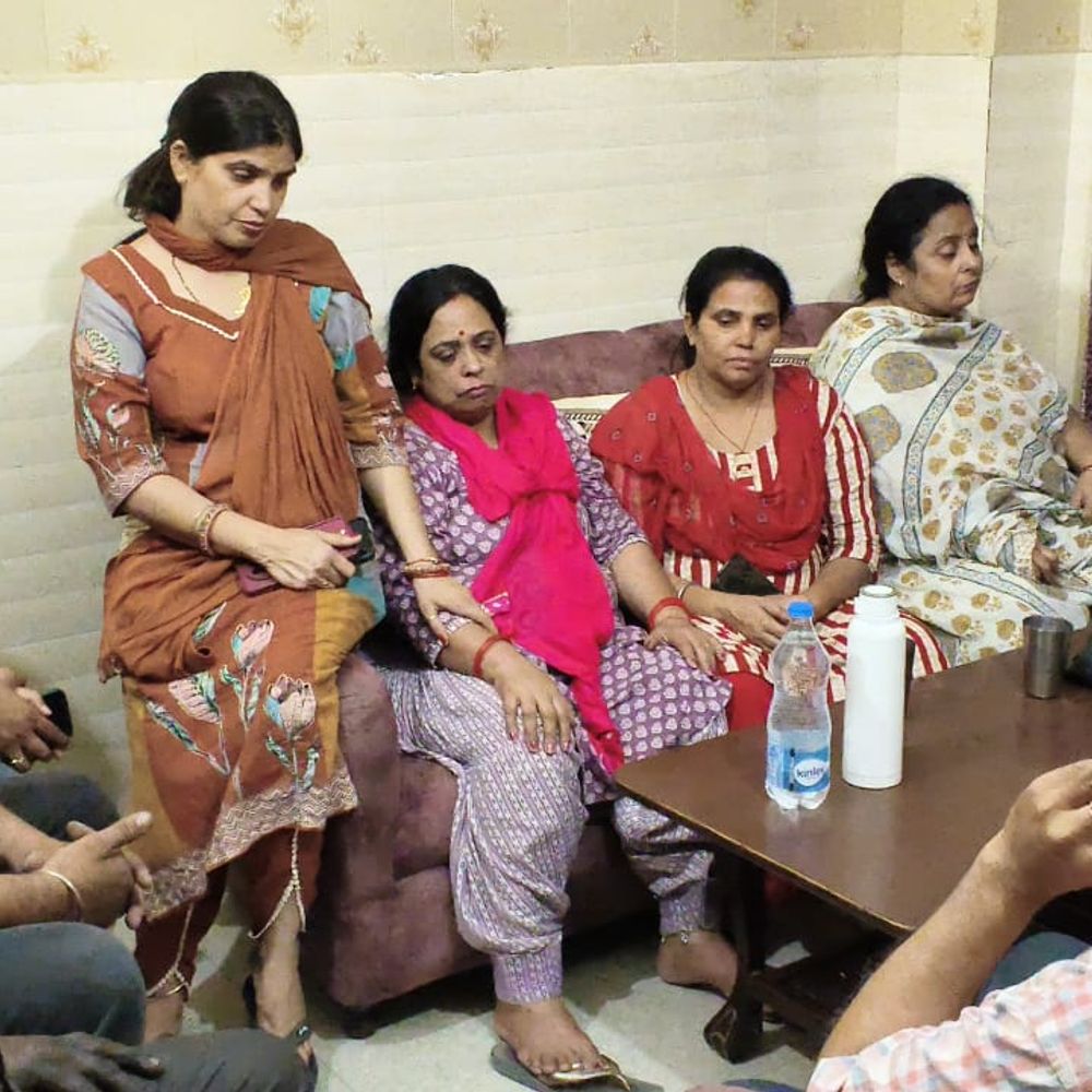 ट्रॉली की टक्कर से स्कूटी सवार 2 स्टूडेंट गिरे, पीछे से आई ट्रैक्टर-ट्रॉली ने छात्रा को कुचला, मौत – Amritsar News