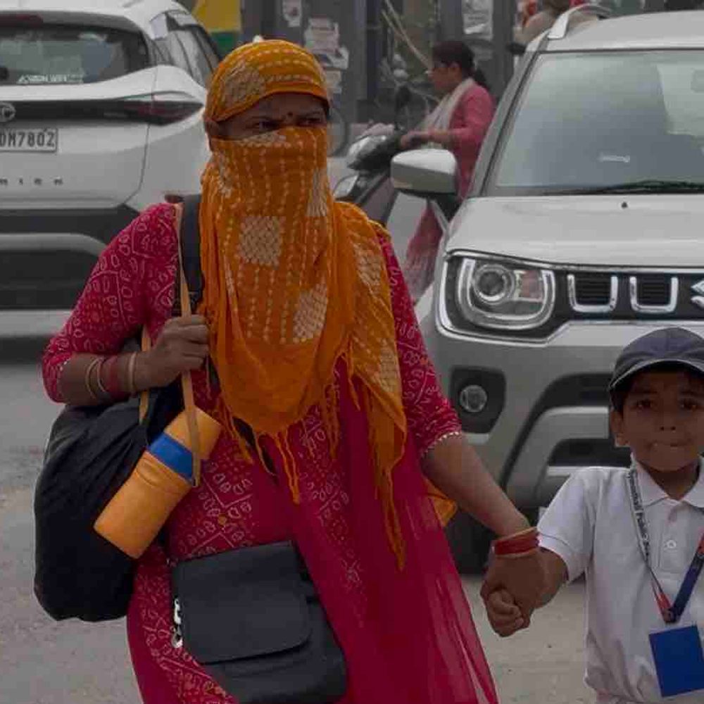 गोरखपुर में बदला मौसम:तेज हवाओं और बादलों से गर्मी पर ब्रेक, दो दिन हल्की बारिश के आसार
