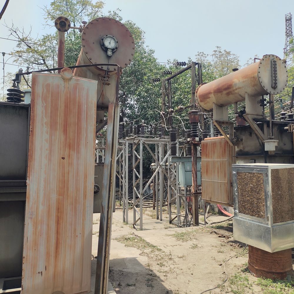 प्रयागराज में गर्मी से बिजली व्यवस्था पर दबाव:ट्रांसफार्मर ठंडा रखने के लिए लगाए गए कूलर, सप्लाई सुधार की कोशिश