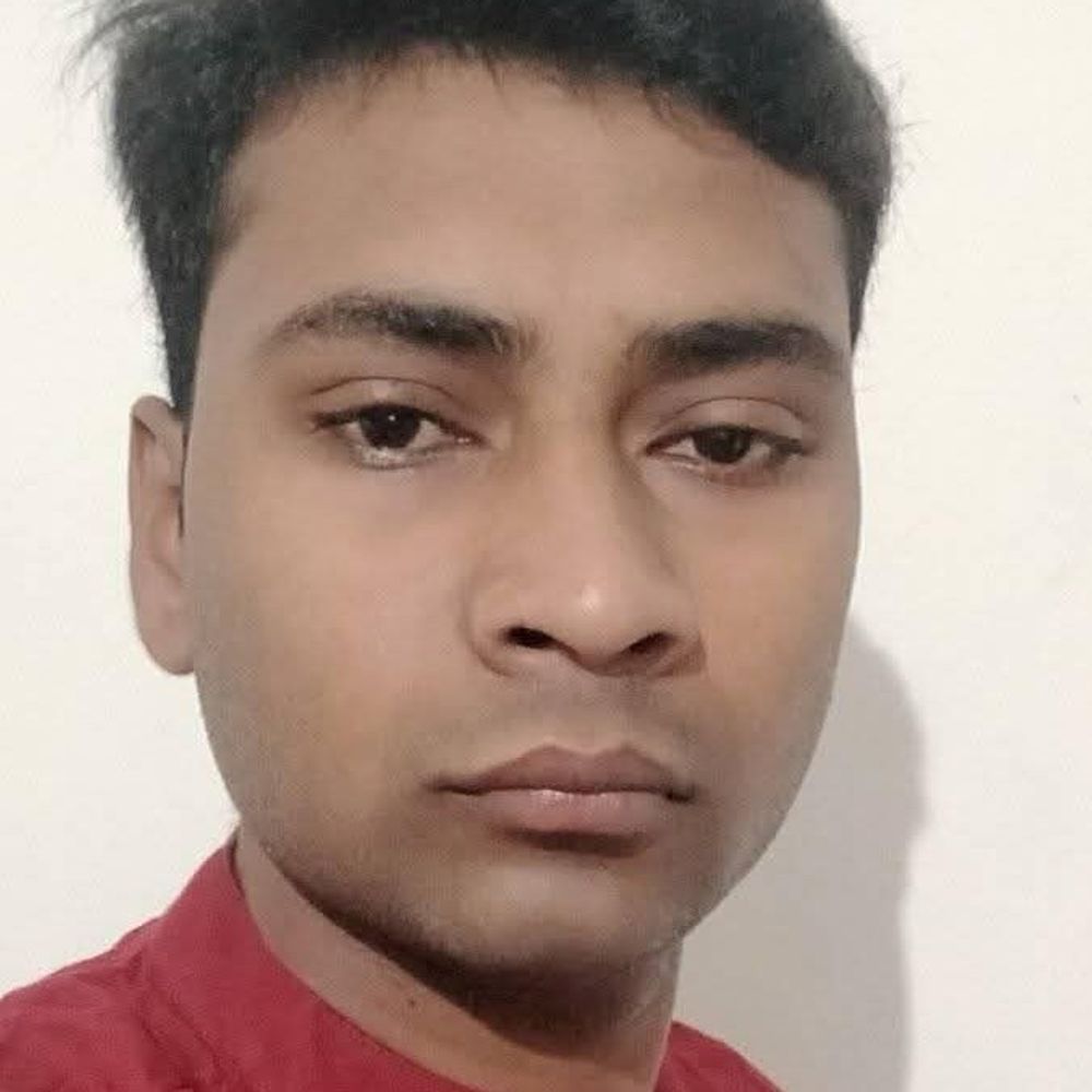 लाइन ठीक करते समय करंट की चपेट में आया लाइनमैन,मौत:अमरोहा में शटडाउन के बावजूद अचानक दौड़ी बिजली, परिजनों ने बिजलीघर में शव रखकर किया प्रदर्शन