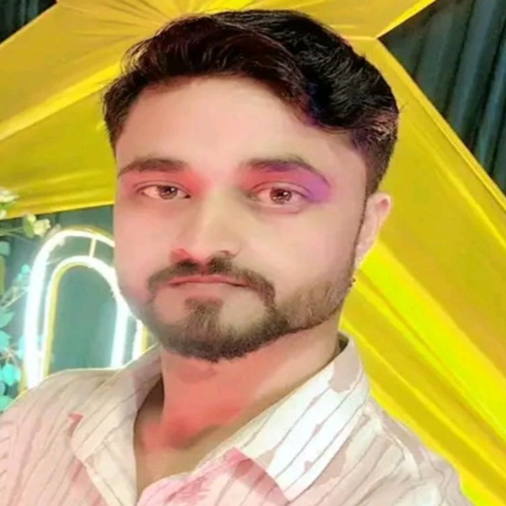 प्रेम प्रसंग में युवक ने फंदे से लटककर दी जान:शाहजहांपुर में बहन ने भाइयों पर धमकी देने का आरोप लगाया, प्रेमिका तीन बच्चों की मां