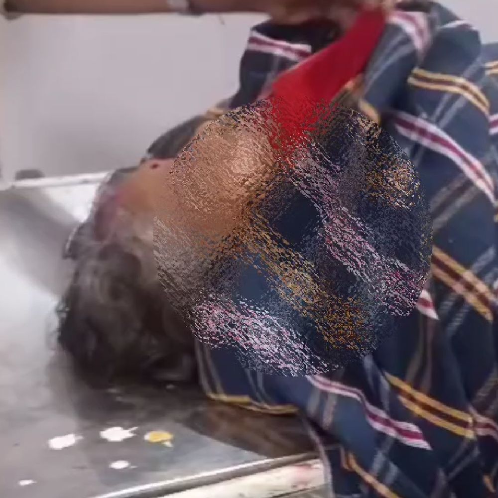 देवरिया में बाइक की टक्कर से महिला की मौत:घर के सामने सड़क पार करते समय हुआ हादसा