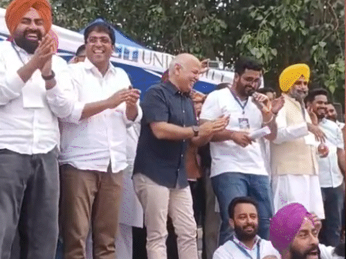 पंजाब AAP में टूट के बाद MLA-ऑब्जर्वरों की मीटिंग:सिसोदिया ने गेम्स खिलवाकर एकजुट किया, थोड़ी देर में प्रेस कॉन्फ्रेंस करेंगे