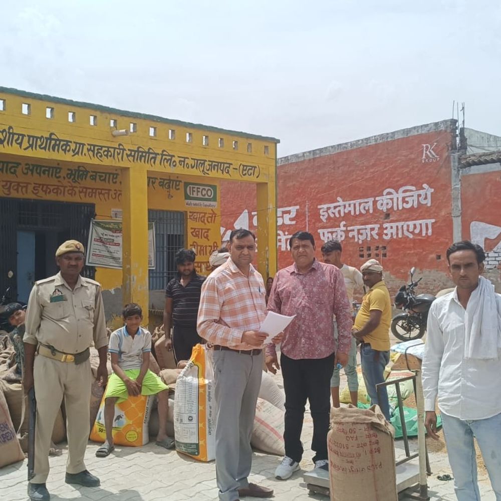 डीएम के निर्देश पर गेहूं क्रय केंद्रों का किया निरीक्षण:किसानों से बातचीत की कर समस्याएं सुनीं, खरीद प्रक्रिया को पारदर्शी बनाने के निर्देश
