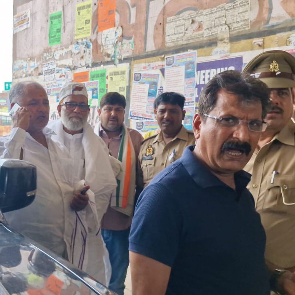 फतेहपुर में दुष्कर्म पीड़िता से मिलने जा रहे कांग्रेस नेता:जिलाध्यक्ष समेत कई कार्यकर्ता 5 घंटे तक कोतवाली में रहे